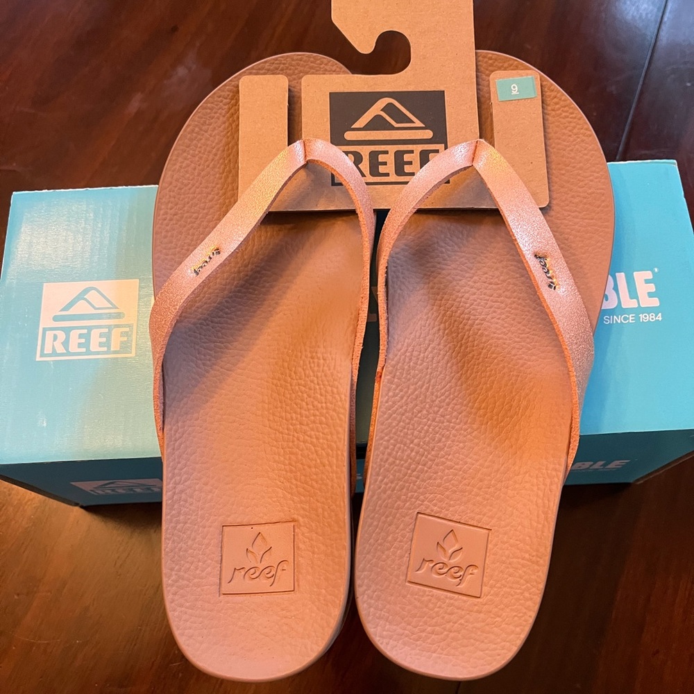 Reef cushion court rose gold sandals